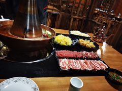 -果松木炭酸菜铜火锅·外婆参鸡汤