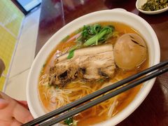焖肉雪菜面-三两春(浦三路店)