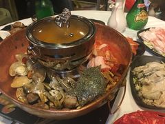 蟹粉火焰海鮮鍋-鲜入围煮花胶鸡海鲜火锅