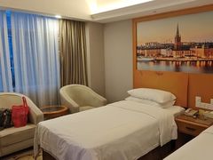 -维也纳酒店(华为广州研发中心罗冲围店)