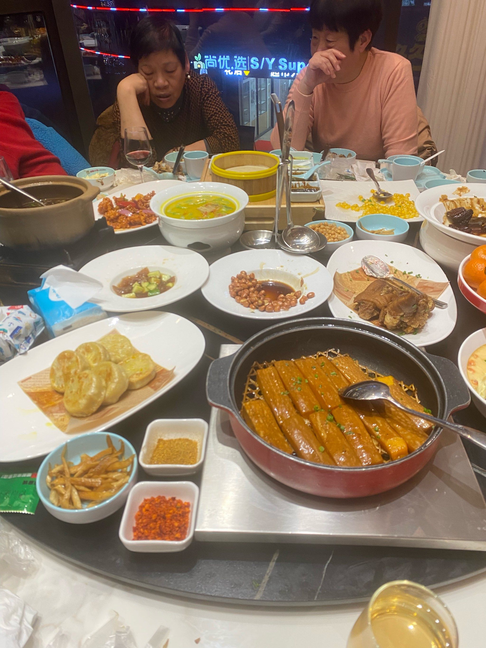 小年夜家庭聚会十个人一桌圆台面点了6个冷菜 10个热菜,每个菜都秀色