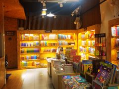 -新华里咖啡书吧(新华书店小寨店)