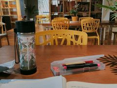 -新华里咖啡书吧(新华书店小寨店)