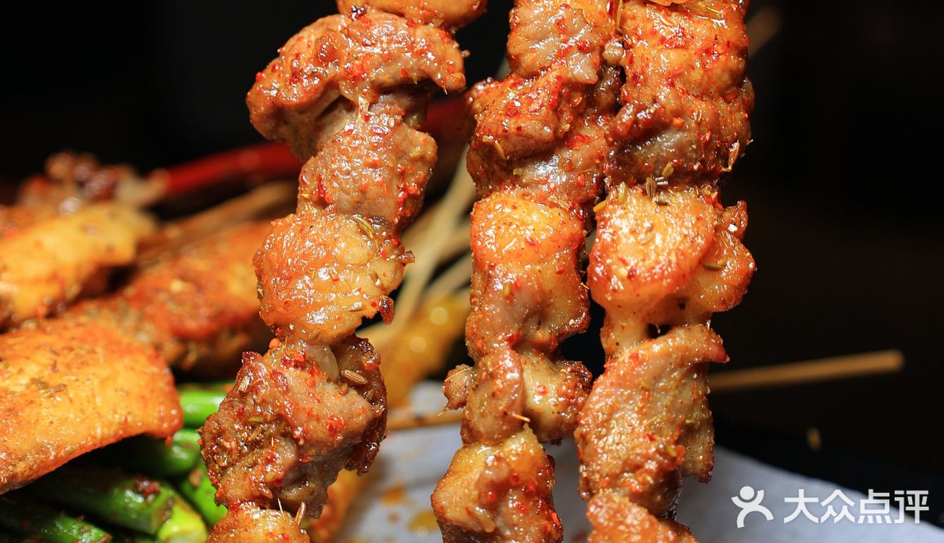 羊肉火锅配烧烤，舌尖上双重享受！
