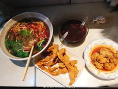 -爆炸头阿姨小四川正宗川味小吃(无任何分店)