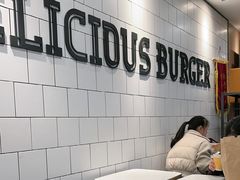 -麦当劳(上海虹桥站30B检票口楼上)