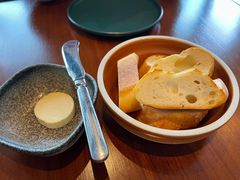 餐前面包配自制黄油-Laures·月桂西班牙碳烤餐厅(十尚坊店)
