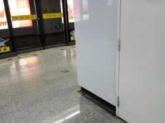 -汉中路(地铁站)