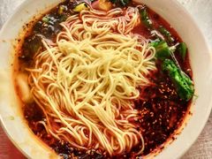 -黎氏老太婆小面馆(临华大厦店)
