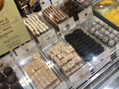-VENCHI 闻绮(上海佛罗伦萨小镇店)