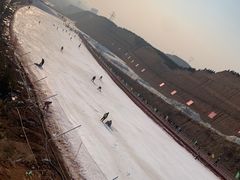 -采薇庄园四季滑雪场