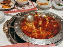 -何师傅美蛙鱼头(汉街店)