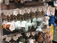 -名创优品(北京新中关购物中心地铁层店)