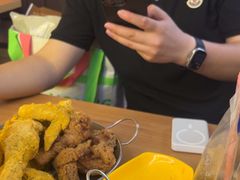 -BHC炸鸡(明洞总店)