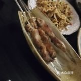 店家在湖滨银泰D区4楼， 生意很红火，周末傍晚四点多