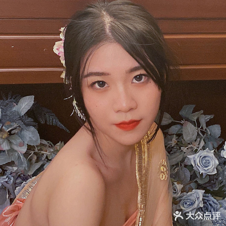 一家拥有傣族服饰的泰国菜，这谁能不爱[加油][加油]