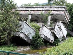 -四川汶川特大地震漩口中学遗址