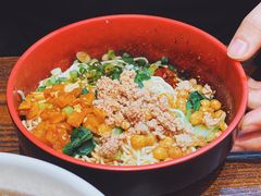 -爆炸头阿姨小四川正宗川味小吃(无任何分店)