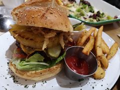 嫩煎澳洲牛肉汉堡-HELLO 27 意面·沙拉·帕尼尼