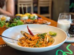 -Chom Cafe and Restaurant