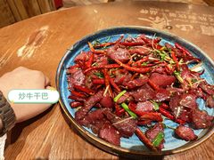 江城小黄牛干巴-老滇山寨•云南特色菜•地方菜•民族风情歌舞表演(金碧店)