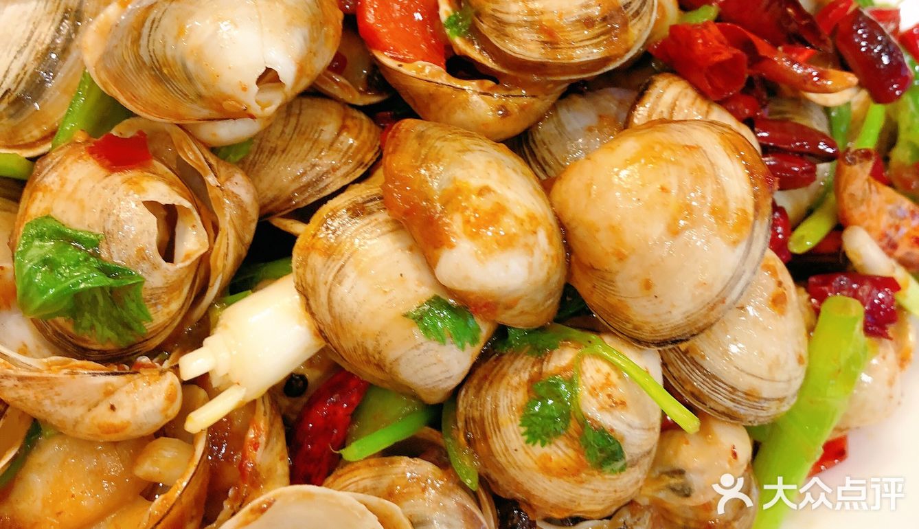 家住在这附近,家庭聚会固定地点之一。包间多