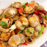 家住在这附近,家庭聚会固定地点之一。包间多