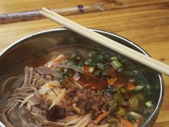 -巍山𤆵肉饵丝