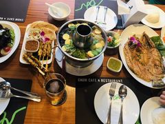 -Chom Cafe and Restaurant