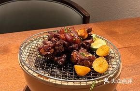 Gejiu Charcoal-Grilled Pig's Feet with Small Potatoes