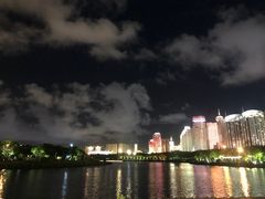 -万绿园
