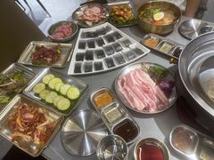 -围炉肉舍•炭烤活鳗•丹东海鲜烤肉(步行街店)