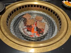 -山川小町·极番烧肉(新地假日广场店)