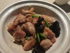 鲜沙姜煎焗清远鸡-万丽轩·粤菜(王府井金茂万丽酒店)