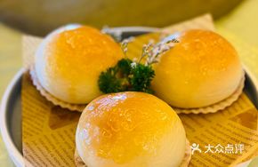 Golden BBQ Pork Baked Bun