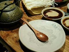 -老牌坊云南鱼豆花火锅(爱建店)