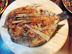 香茅草烤罗非鱼-阿依云