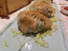 香煎韭菜饺-荣粤酒家·融合粤菜