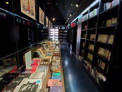 -钟书阁(松江泰晤士小镇店)