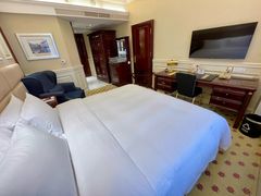 -深圳富苑皇冠假日套房酒店