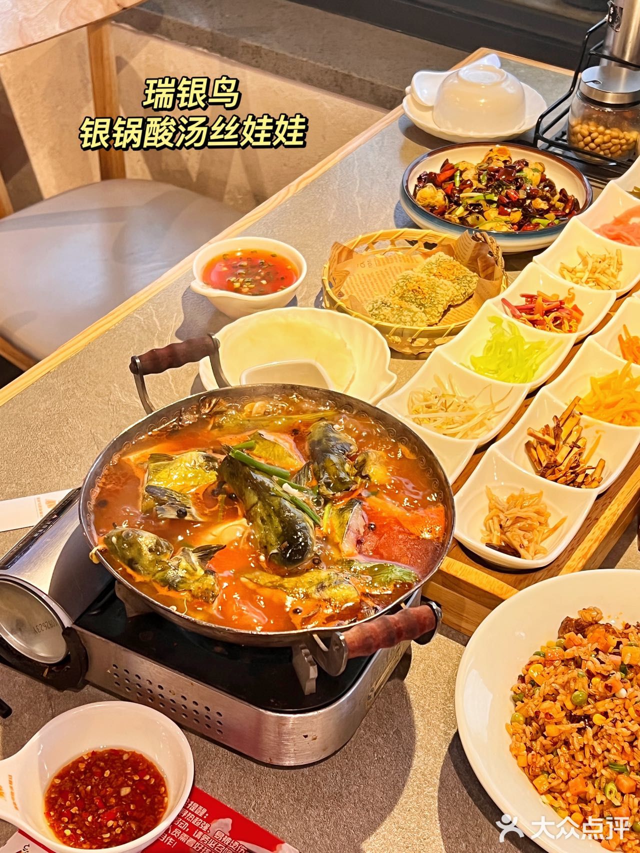 贵阳旅游| 甲秀楼对面贵州特色小吃集合地