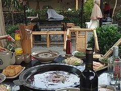 -茅草房·河畔园林火锅
