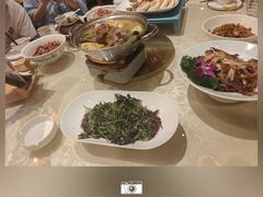 -帅巴人舅母子腊蹄民俗村