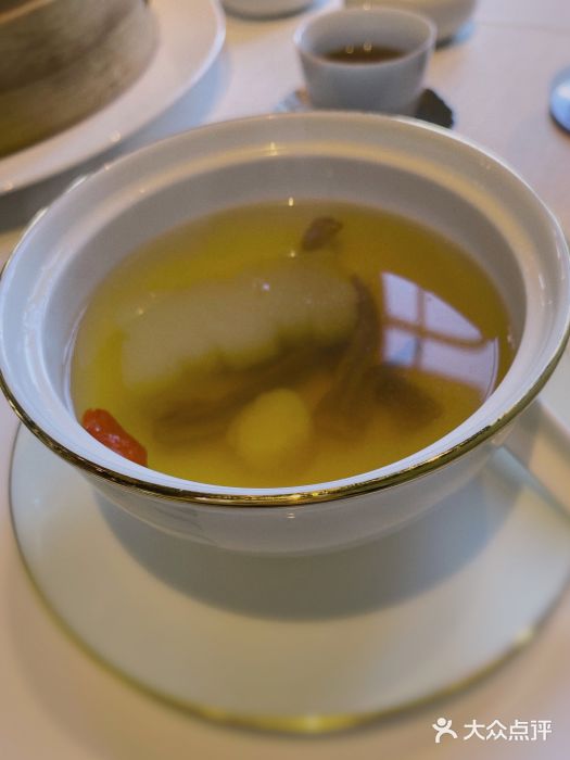 三号黄浦会Canton Table鹿茸菌炖水鸭汤图片