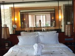 -三亚湾海居铂尔曼度假酒店