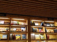 -新华里咖啡书吧(新华书店小寨店)