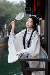 -一揽芳华汉服旗袍体验馆(拙政园店)