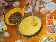 -休记光头香辣蟹干锅(绵竹店)