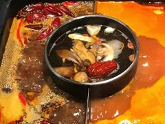 -老牌坊云南鱼豆花火锅(哈西万达店)