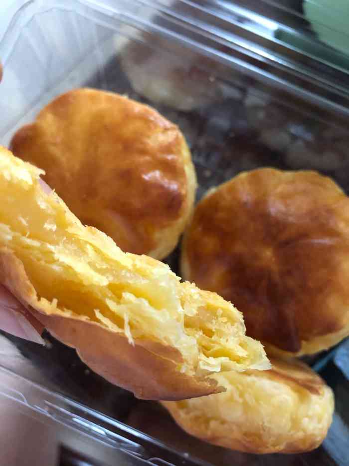 苏铺糕点-"菠萝泡芙一个还挺大的,嘴小的装不下,都是.